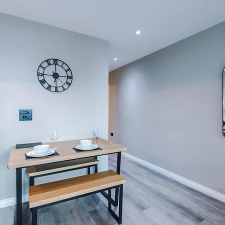 Апартаменты Stylish 1br In Лидс