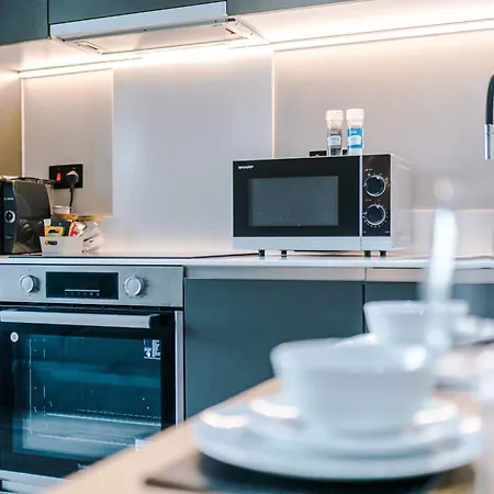 Stylish 1br In Апартаменты Лидс