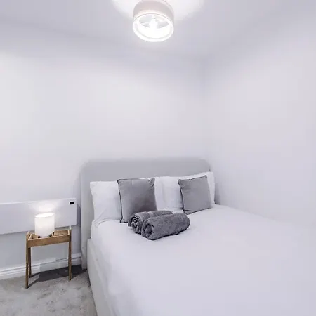 Stylish 1br In Centre Апартаменти Лідс